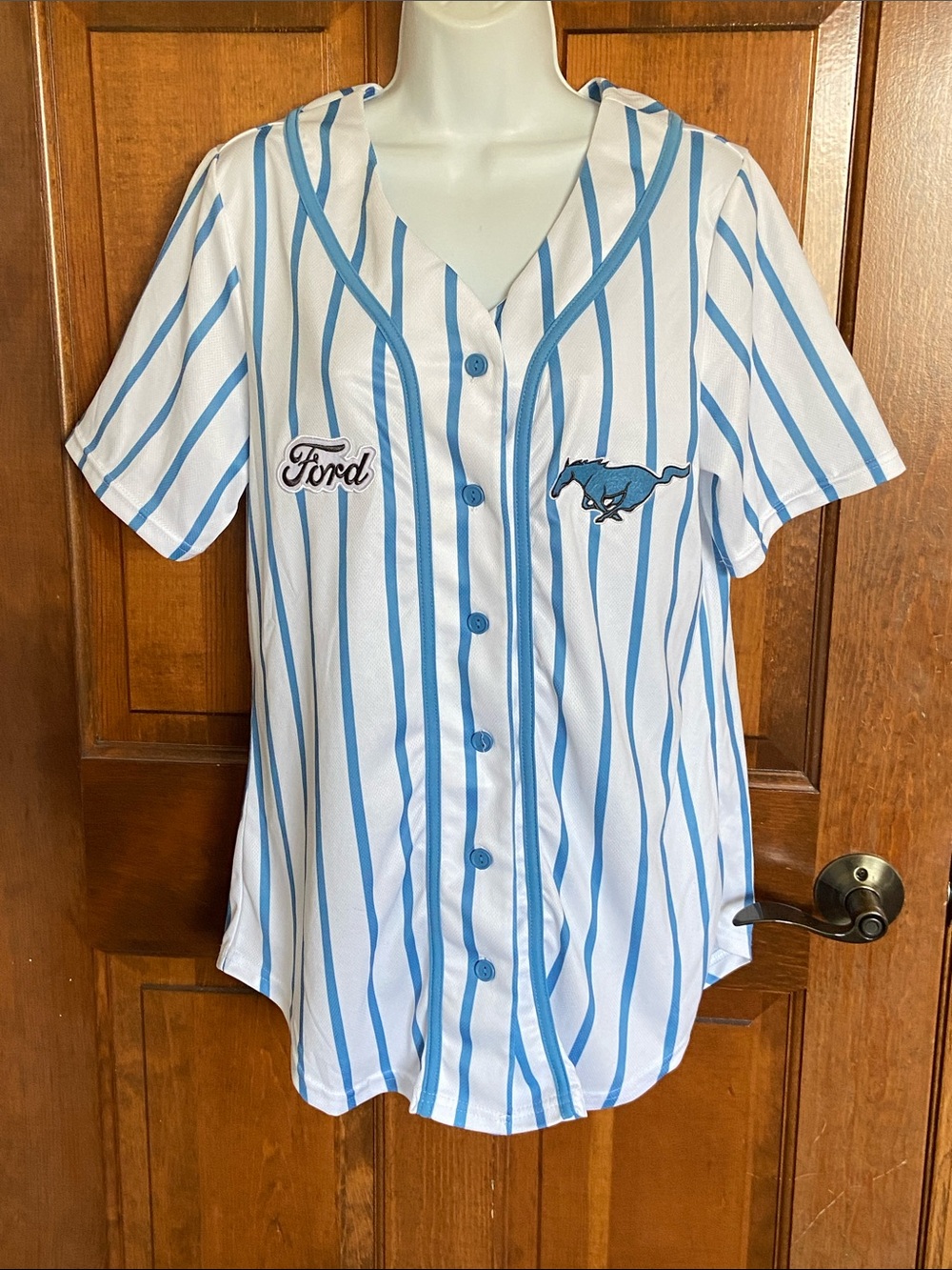 Ford Mustang graphic baseball jersey featuring blue pinstripes / button Size XL